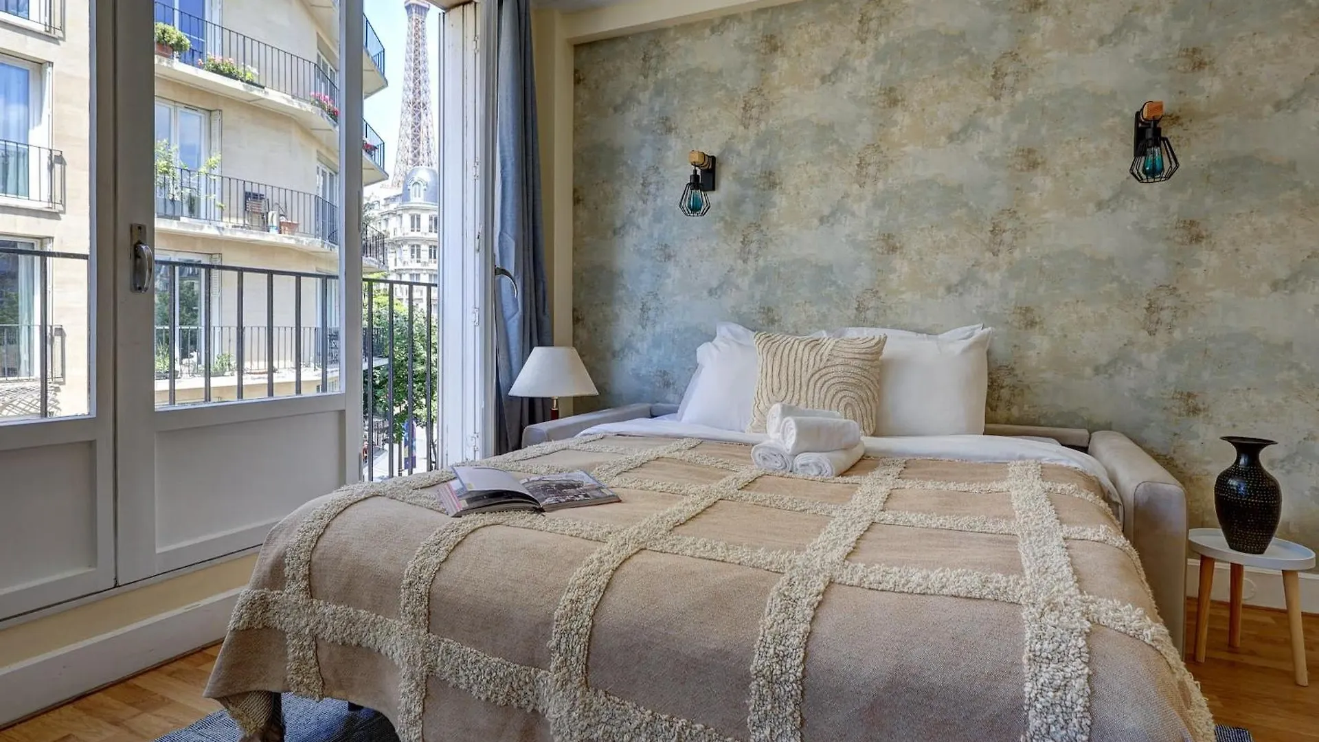 Appartement Bnbnova - 1Br - Champ De Mars & Eiffel Tower Parijs