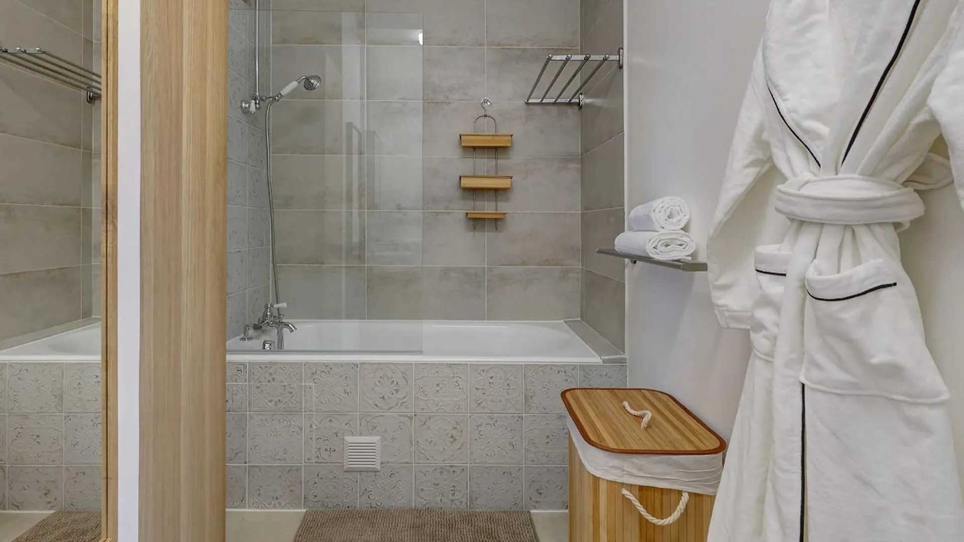 Appartement Bnbnova - 1Br - Champ De Mars & Eiffel Tower Parijs